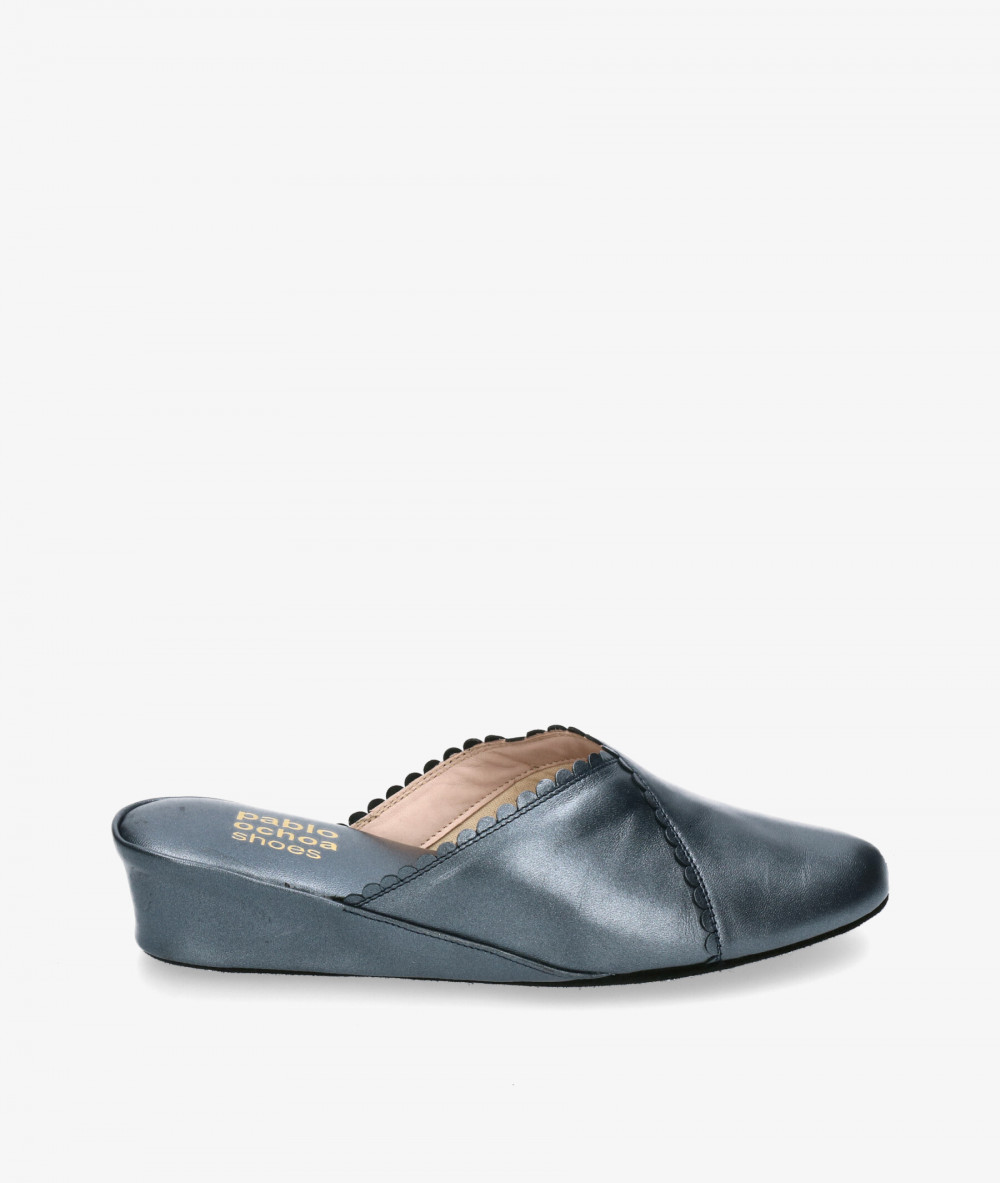 Give your feet a break in these cosy jeans metallic soft slippers Give your feet a break in these cosy jeans metallic soft slippers