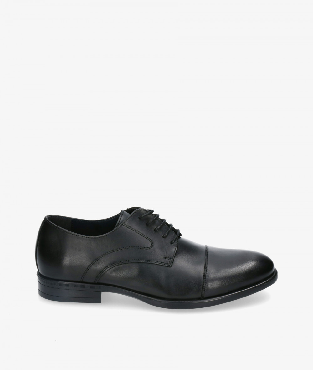 Zapatos de vestir Kénnebec S-016 en negro Zapatos de vestir Kénnebec S-016 en negro