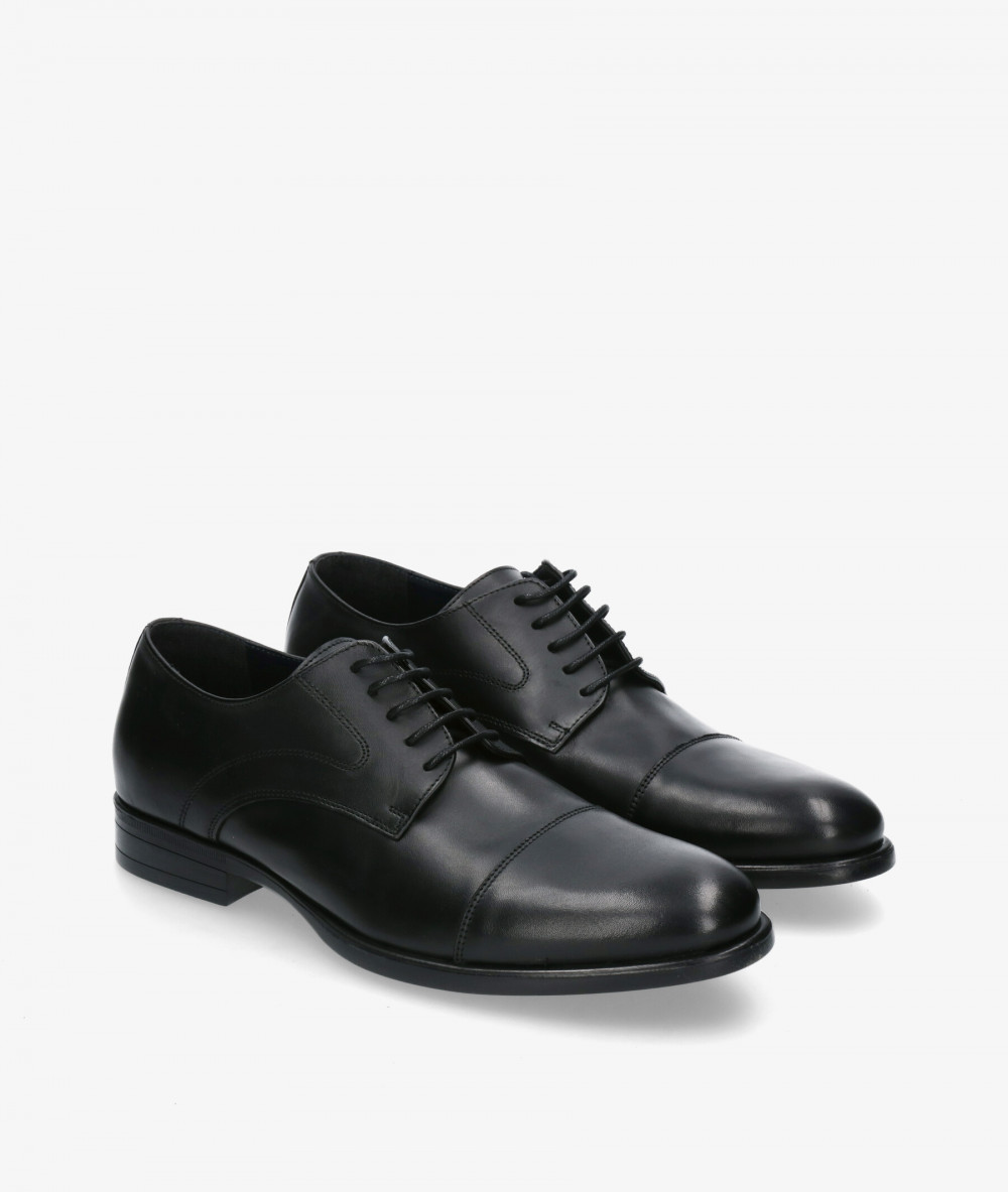 Zapatos de vestir Kénnebec S-016 en negro Zapatos de vestir Kénnebec S-016 en negro