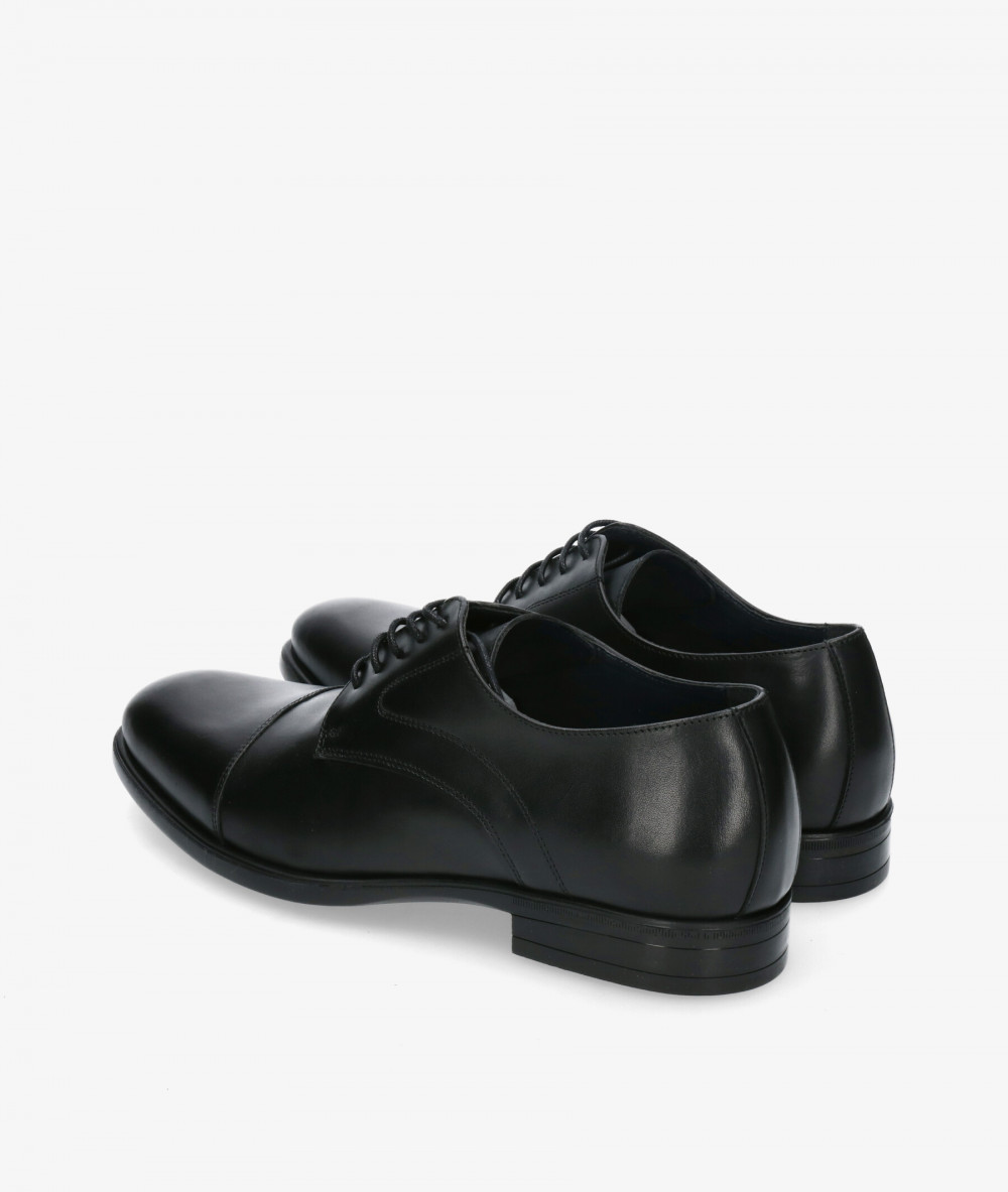Zapatos de vestir Kénnebec S-016 en negro Zapatos de vestir Kénnebec S-016 en negro
