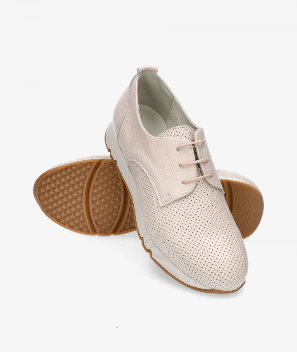 Zapato cordones tacón bajo piel beige mujer