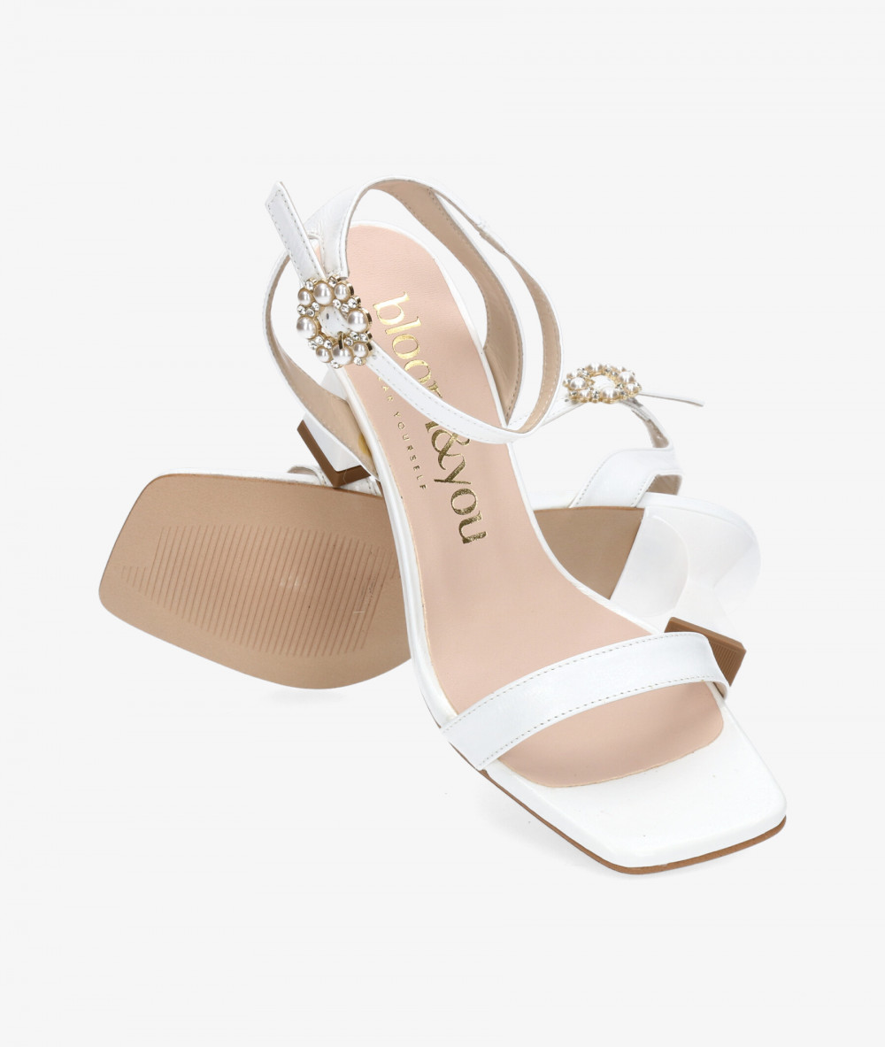 Sandalias bloom&you PETALO en charol hueso Sandalias bloom&you PETALO en charol hueso