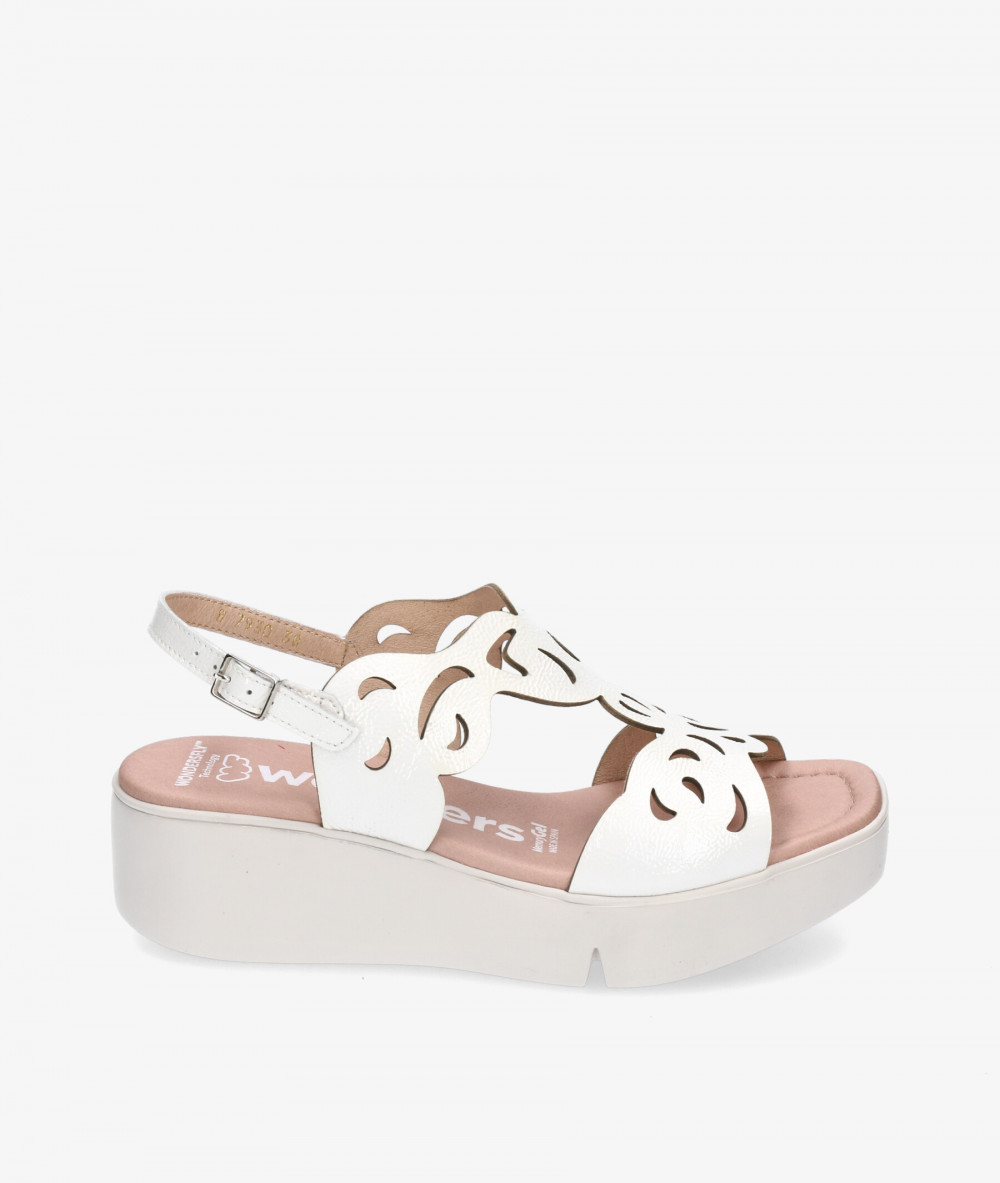 Sandalias Wonders B-7930 en charol hueso Sandalias Wonders B-7930 en charol hueso
