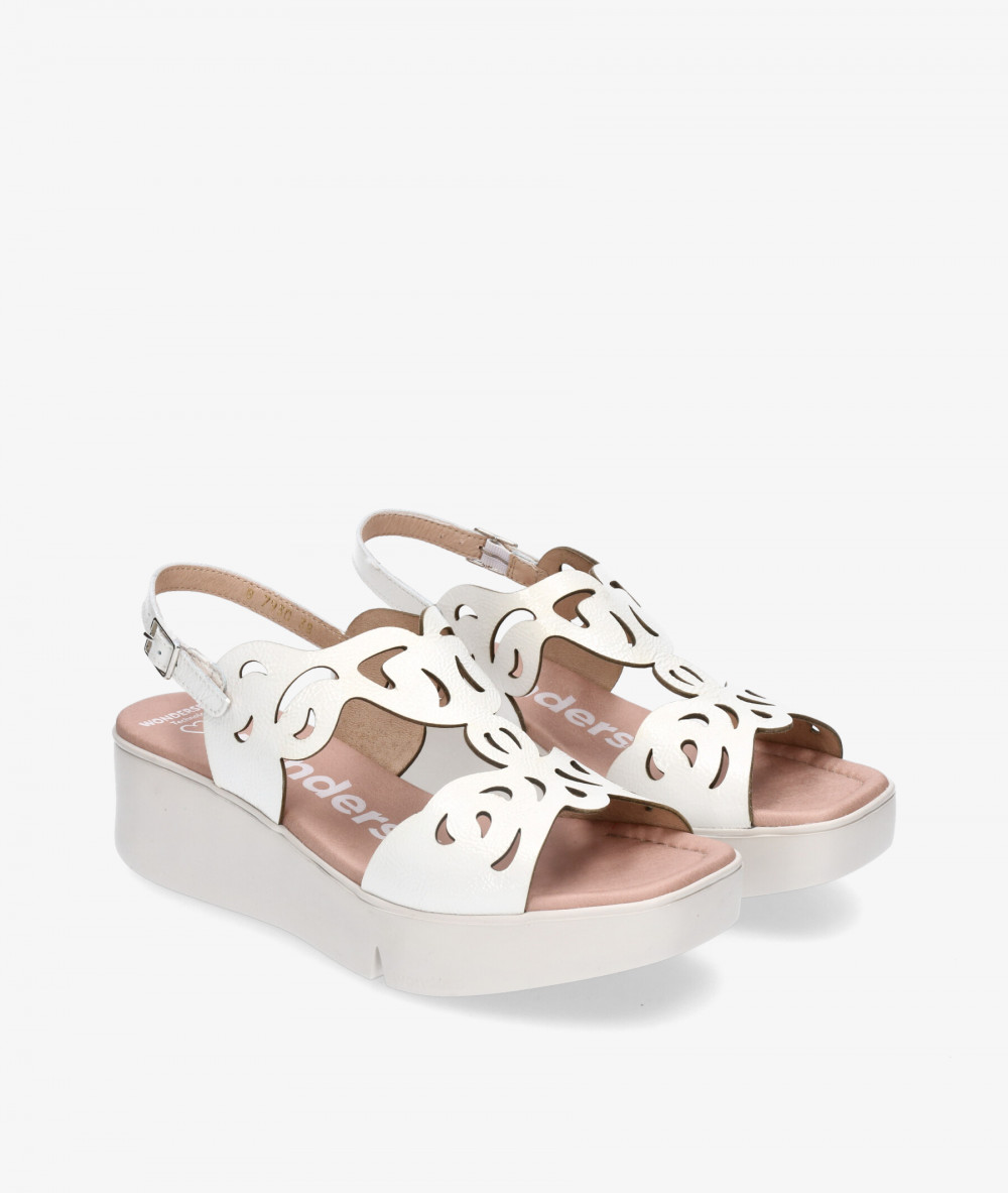 Sandalias Wonders B-7930 en charol hueso Sandalias Wonders B-7930 en charol hueso