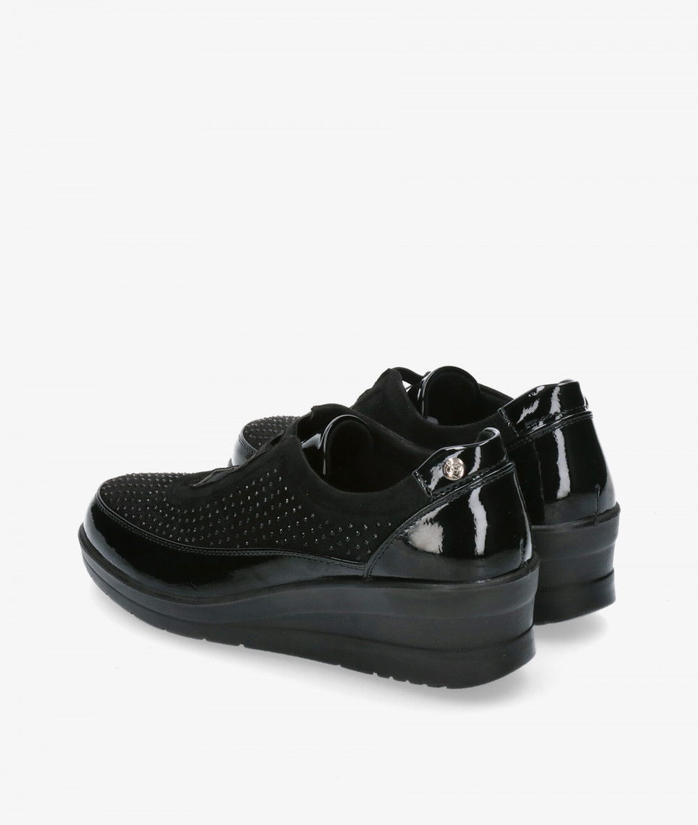 Zapatos confort Amarpies 25360 en negro Zapatos confort Amarpies 25360 en negro