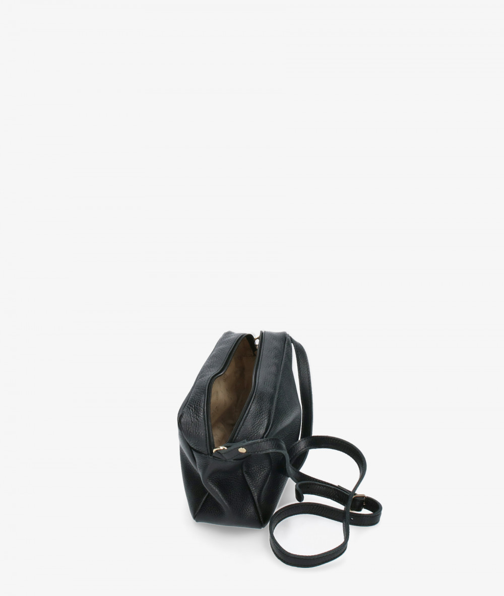 Elevate your look! Our Bag collection a combination of design, quality and comfort for your daily outfits