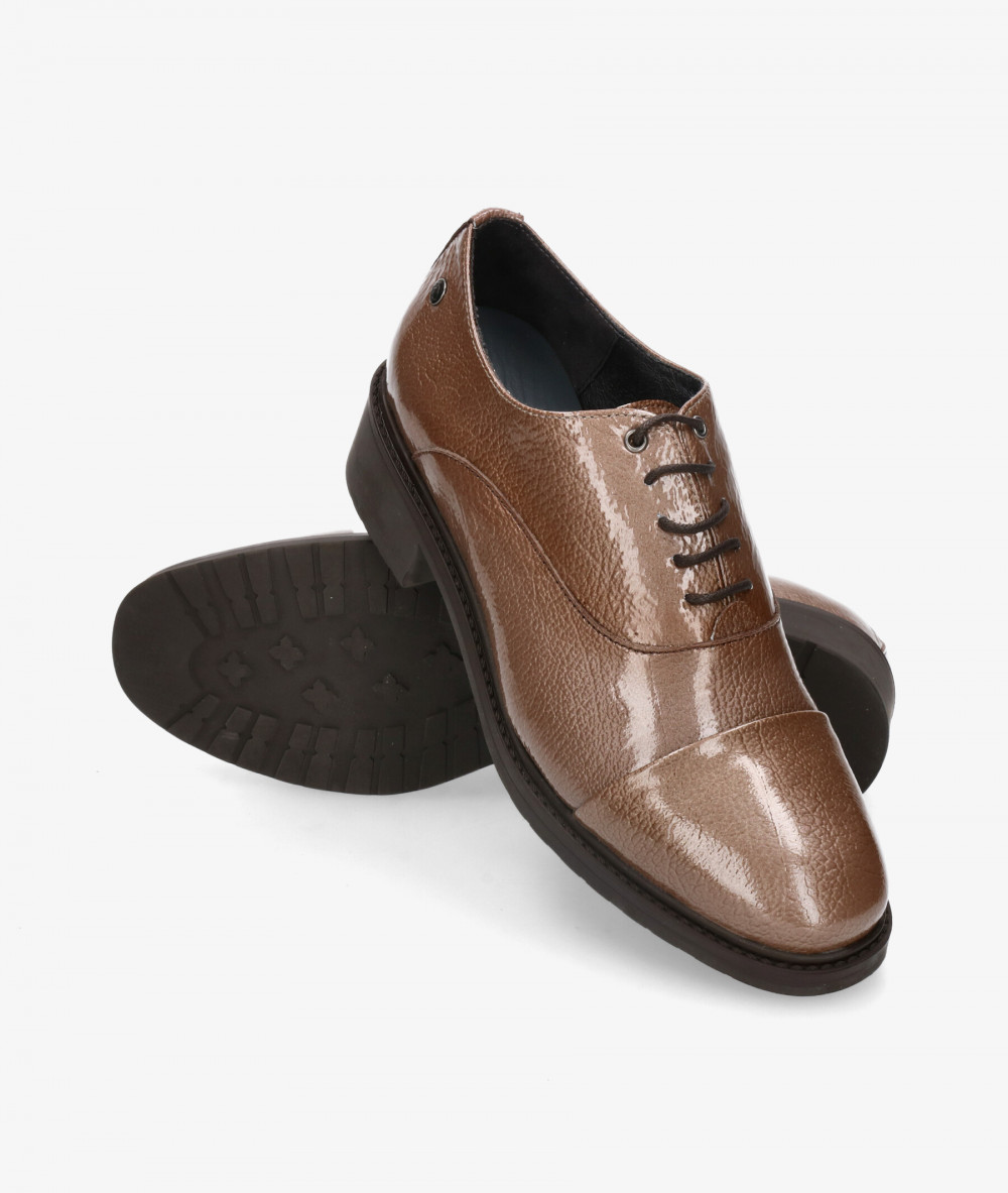 Zapatos inglés pabloochoa.shoes 7159 en charol taupe Zapatos inglés pabloochoa.shoes 7159 en charol taupe