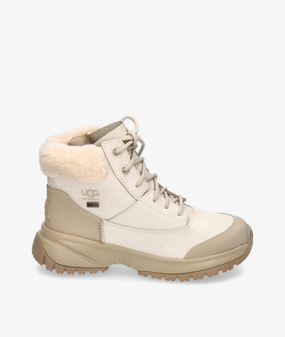Botines UGG YOSE FLUFFE V2 en hueso
