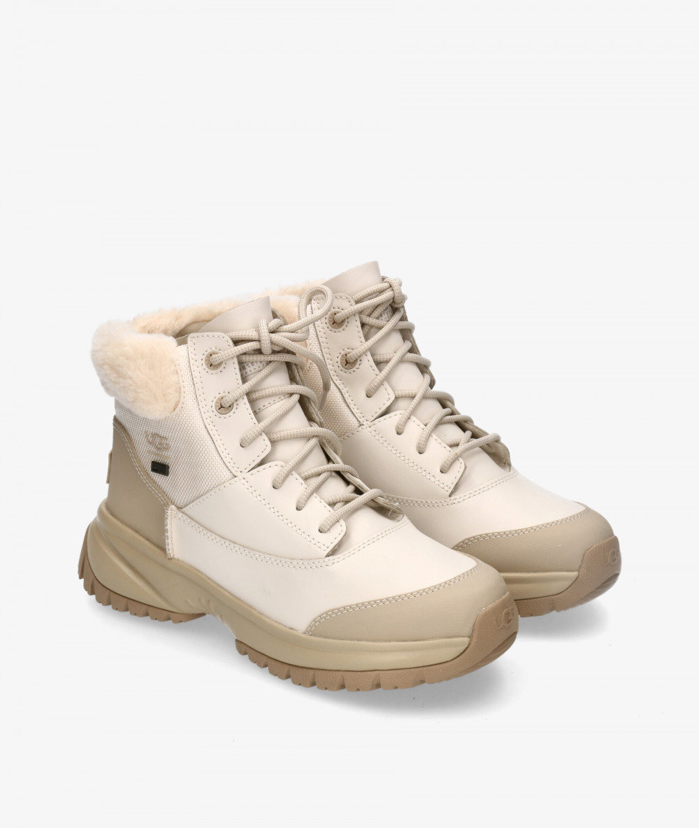 Botines UGG YOSE FLUFFE V2 en hueso