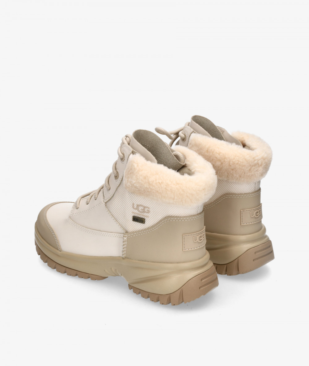 Botines UGG YOSE FLUFFE V2 en hueso