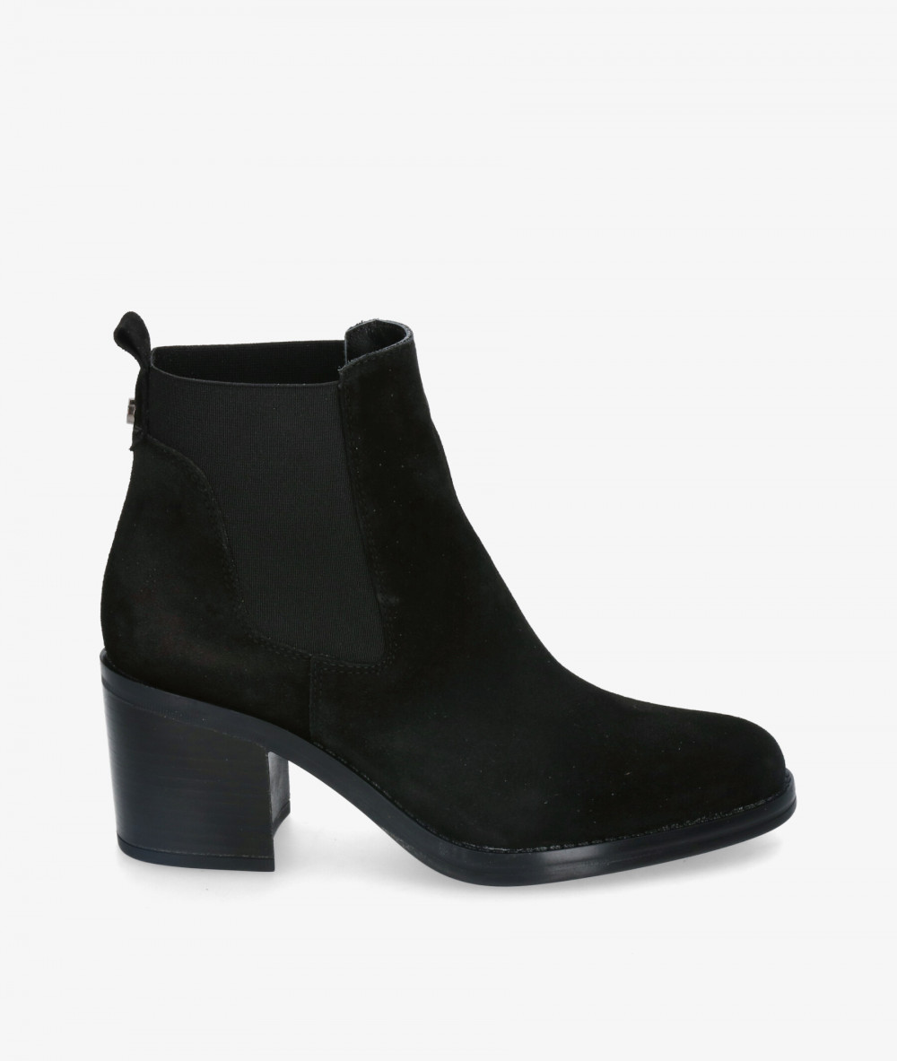 Botines Alpe  2404 en serraje negro Botines Alpe  2404 en serraje negro