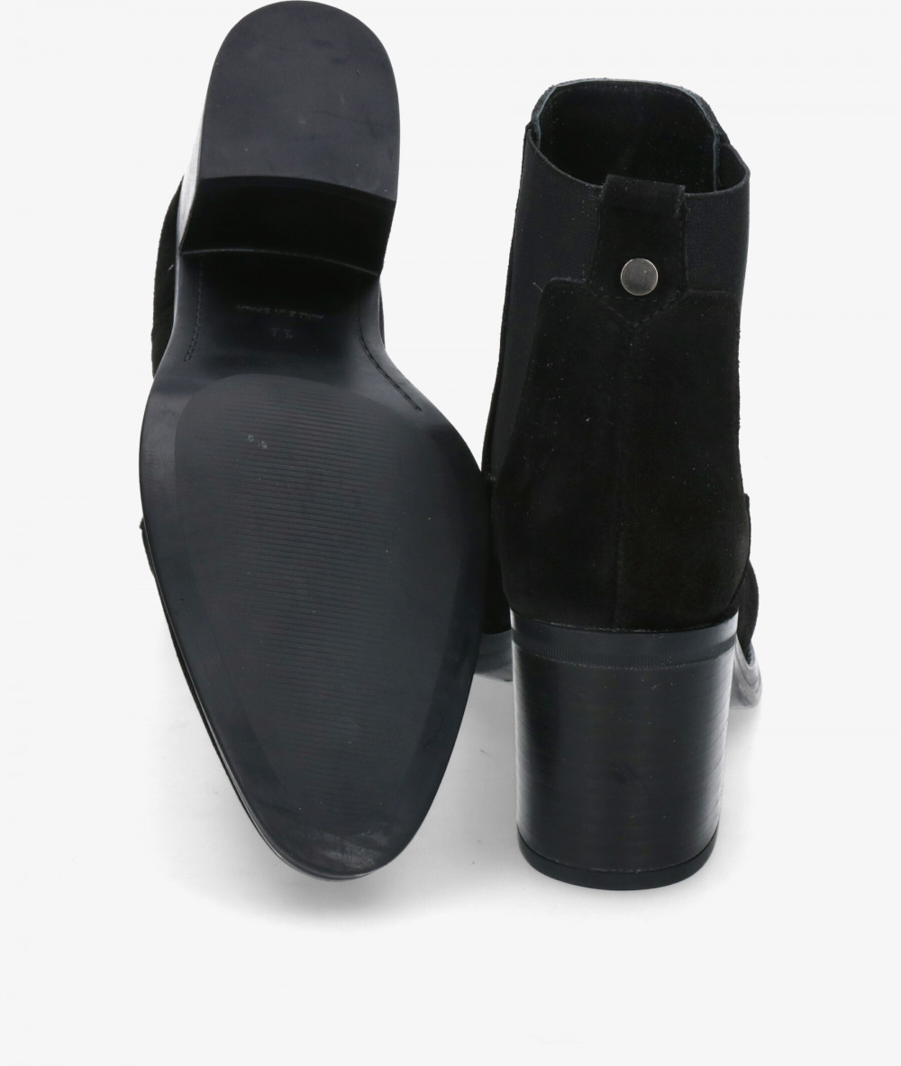 Botines Alpe  2404 en serraje negro Botines Alpe  2404 en serraje negro