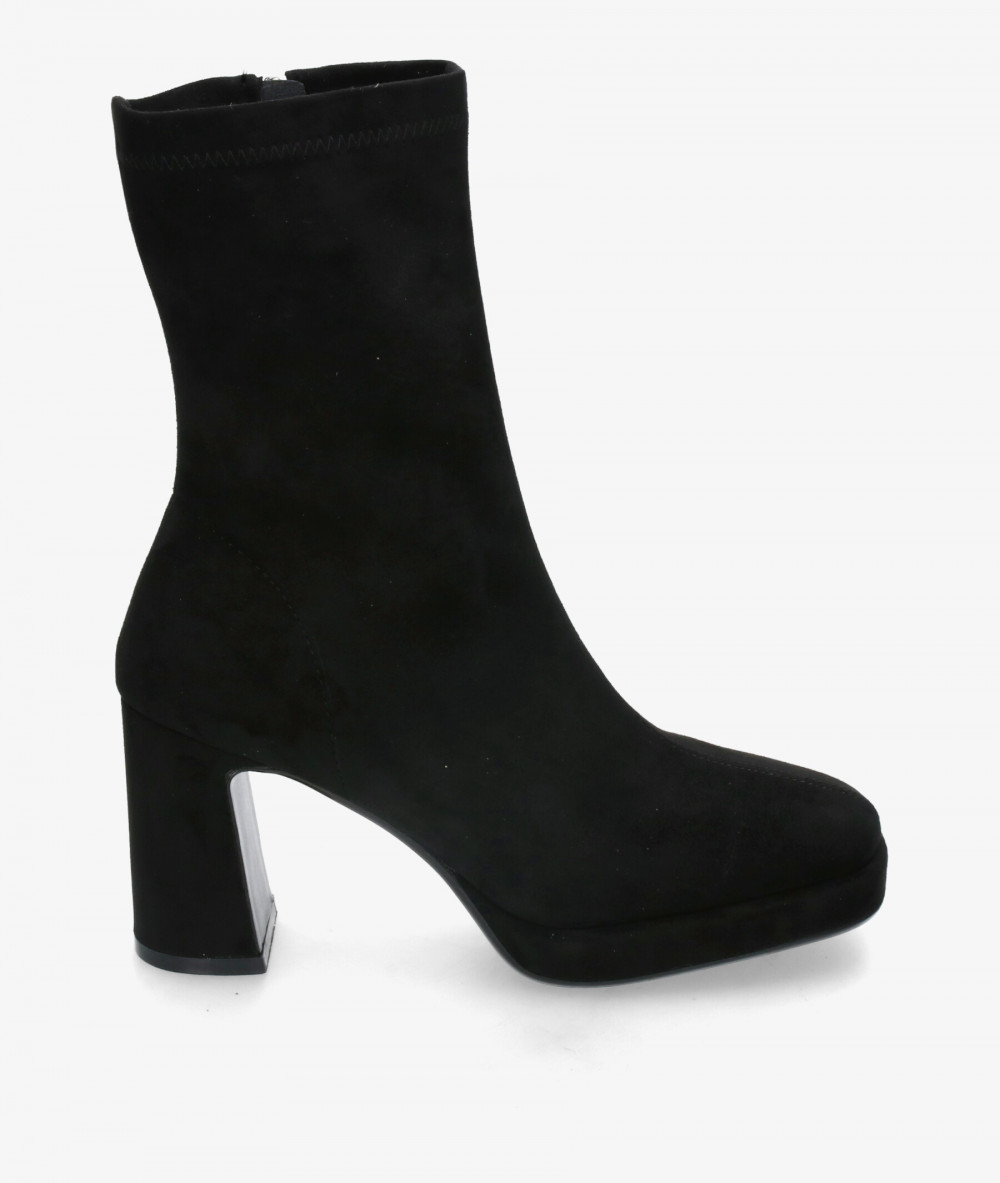 Botines VIBES  YANAY en negro Botines VIBES  YANAY en negro
