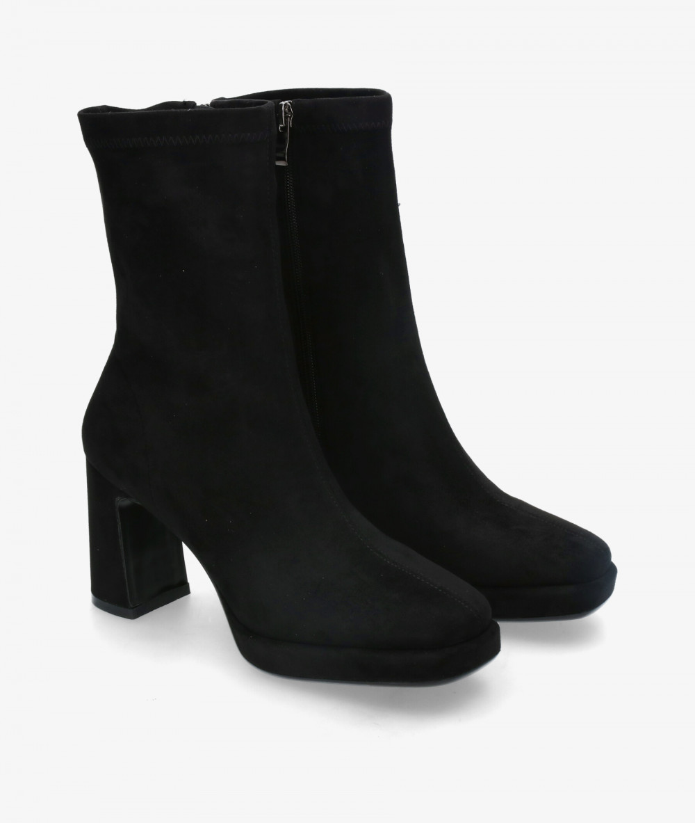Botines VIBES  YANAY en negro Botines VIBES  YANAY en negro