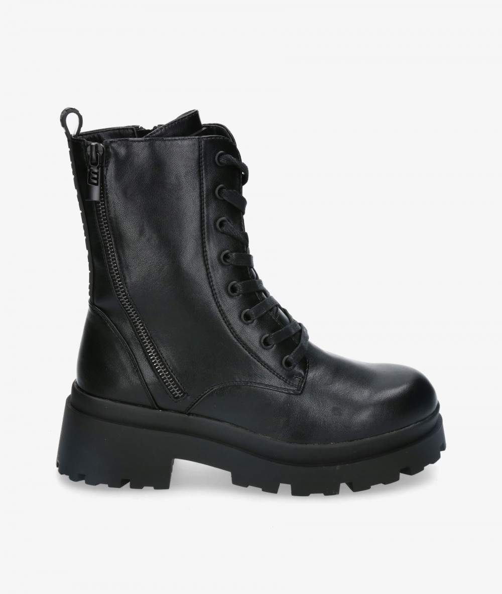 Botines Mustang  53261 en negro Botines Mustang  53261 en negro