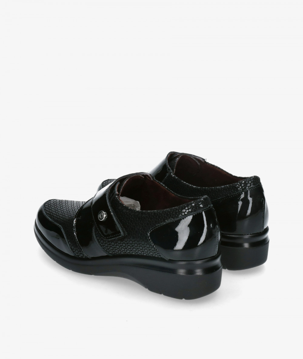 Zapatos confort Pitillos 5311• en charol negro Zapatos confort Pitillos 5311• en charol negro