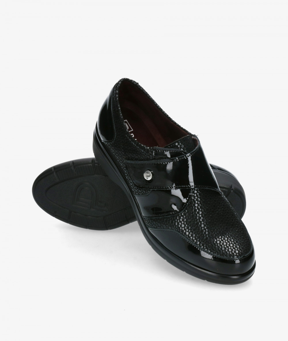 Zapatos confort Pitillos 5311• en charol negro Zapatos confort Pitillos 5311• en charol negro