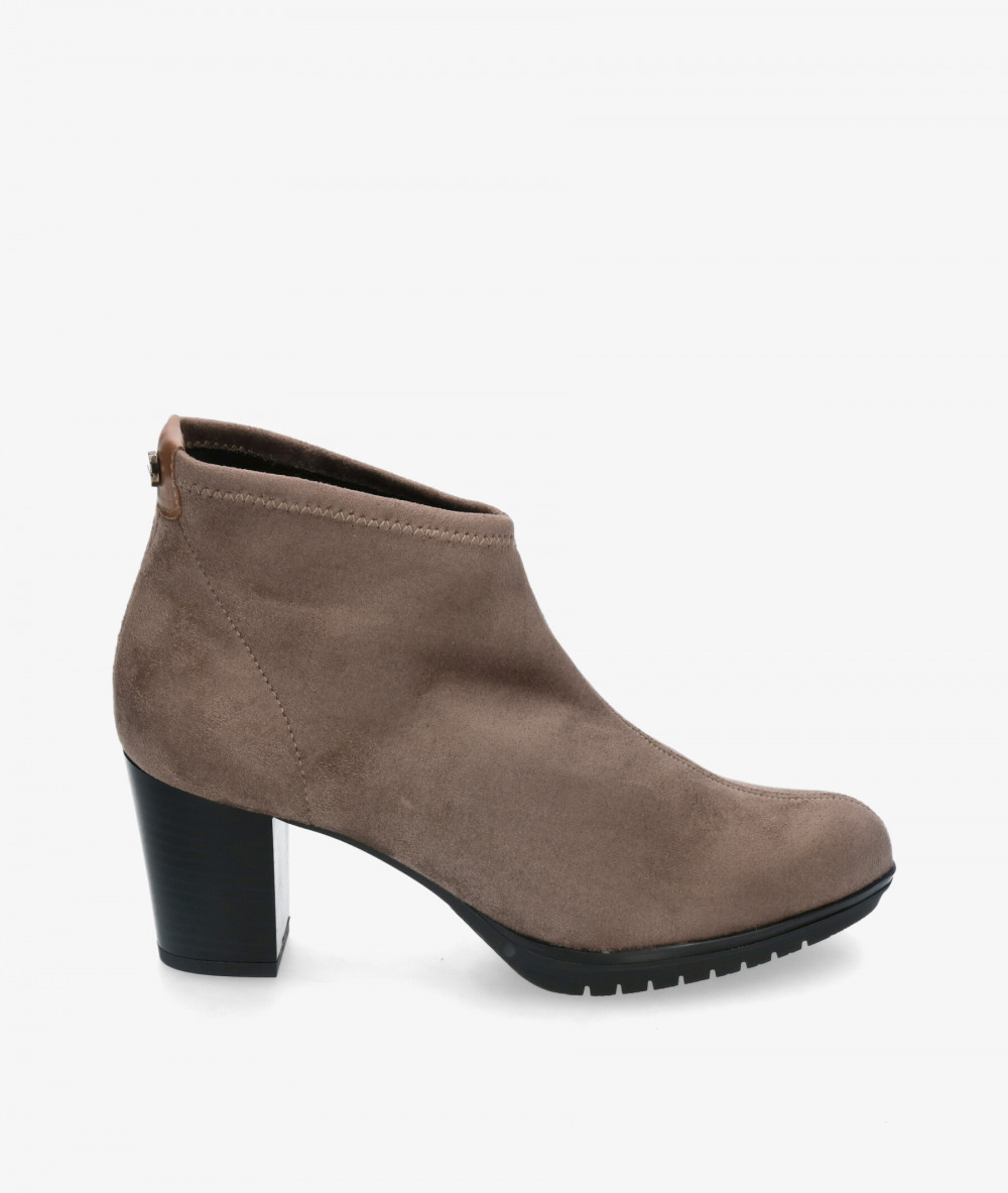 Botines pabloochoa.shoes  5082 en taupe Botines pabloochoa.shoes  5082 en taupe