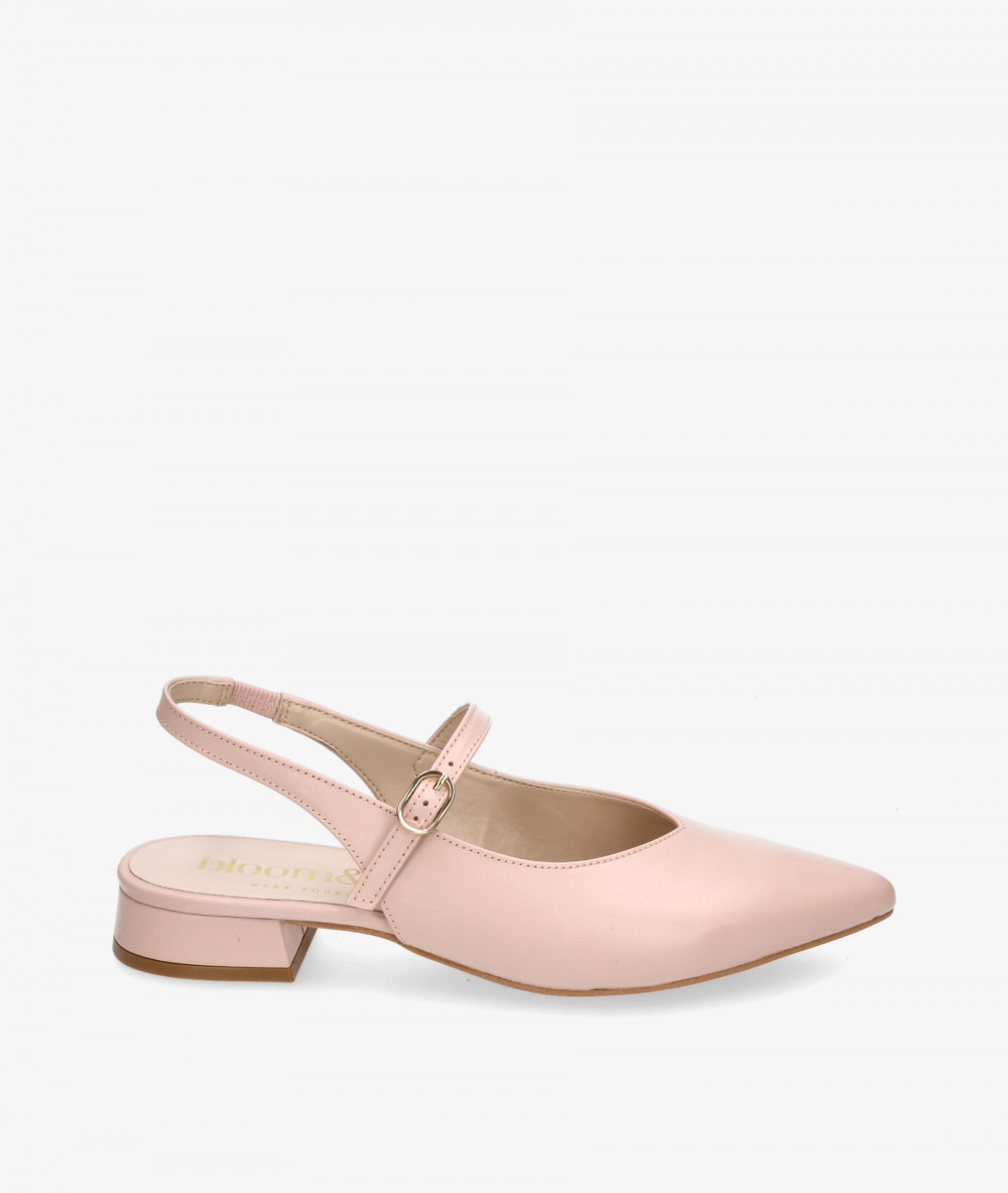 bloom&you Dress low heel shoes RENATA in nude