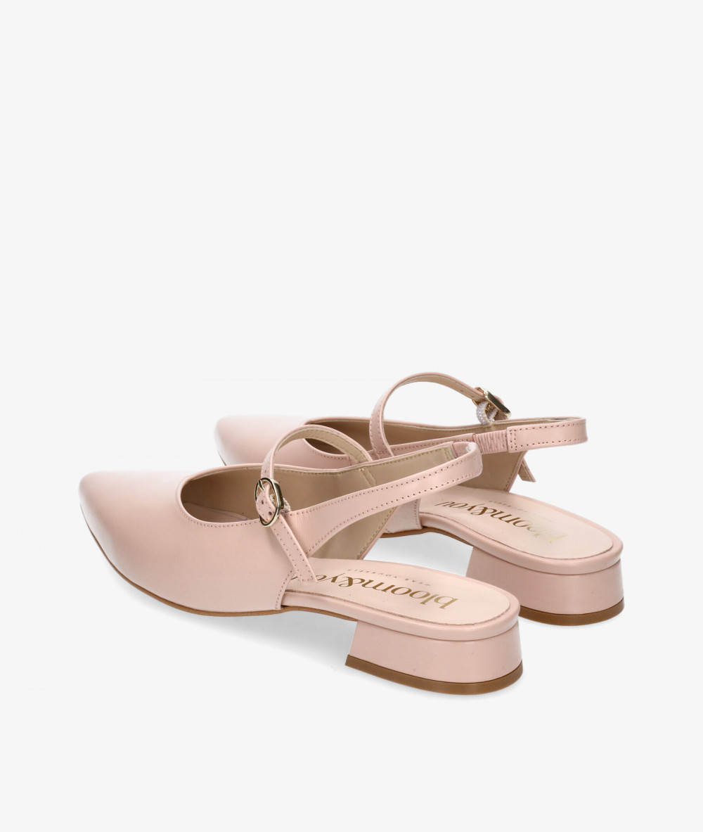 bloom&you Dress low heel shoes RENATA in nude