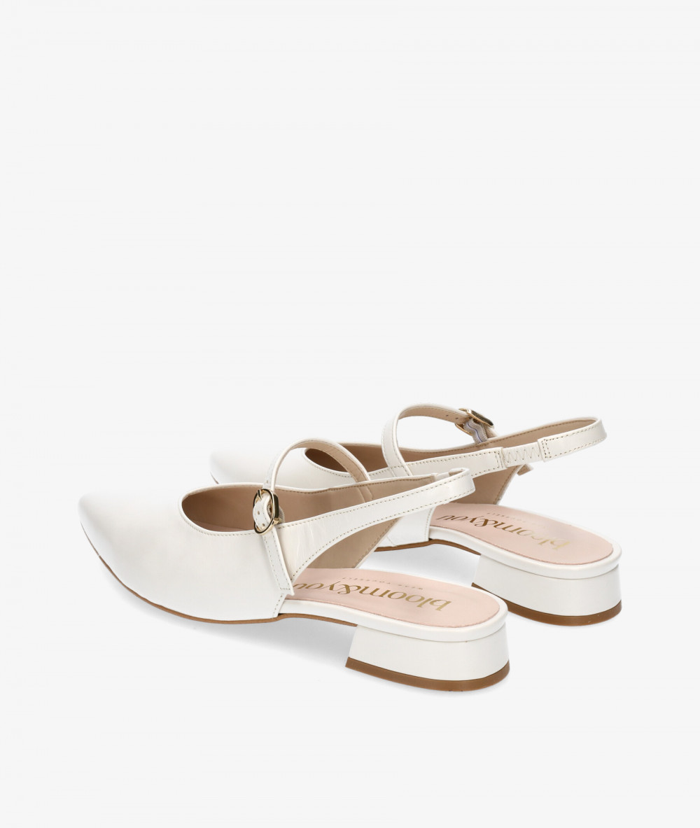 bloom&you Dress low heel shoes RENATA in off-white