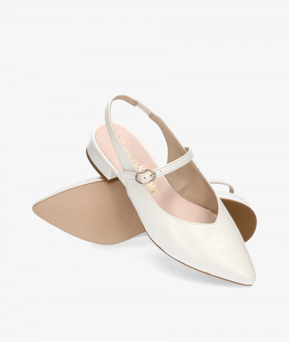 bloom&you Dress low heel shoes RENATA in off-white