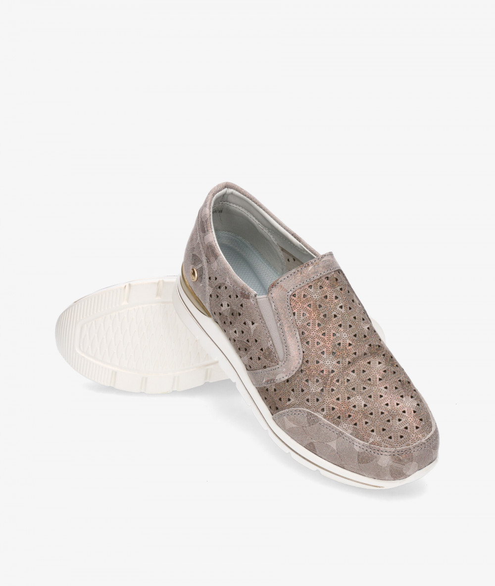 Amarpies everyday low heels shoes 26382 in taupe