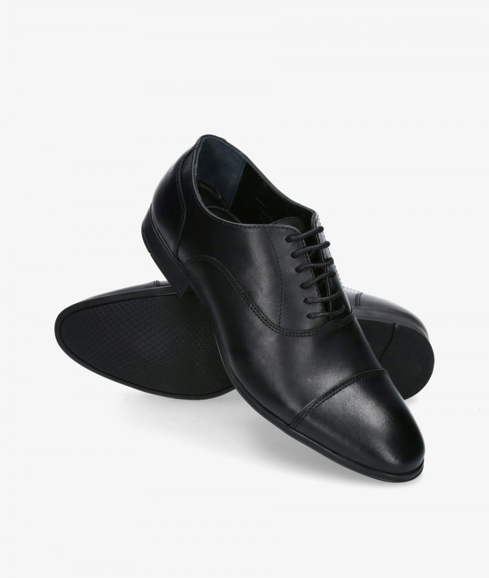 Zapatos de vestir Traveris MURCIA M-31 en negro Zapatos de vestir Traveris MURCIA M-31 en negro