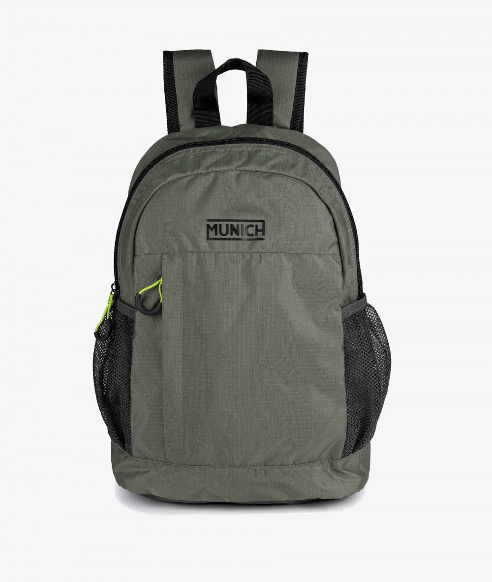 Bolso textil MUNICH BACKPACK SLIM SMALL en caki