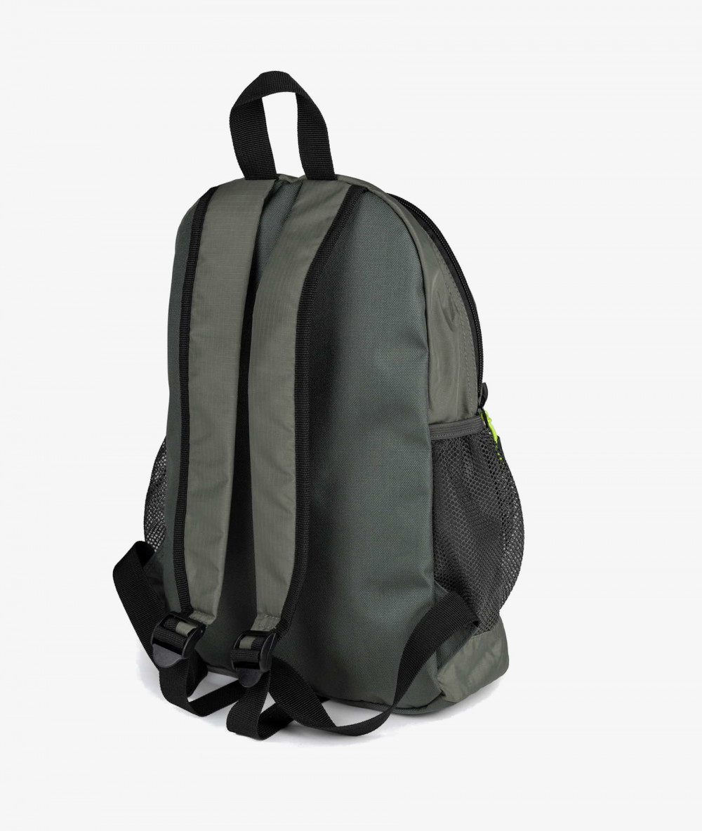 Bolso textil MUNICH BACKPACK SLIM SMALL en caki