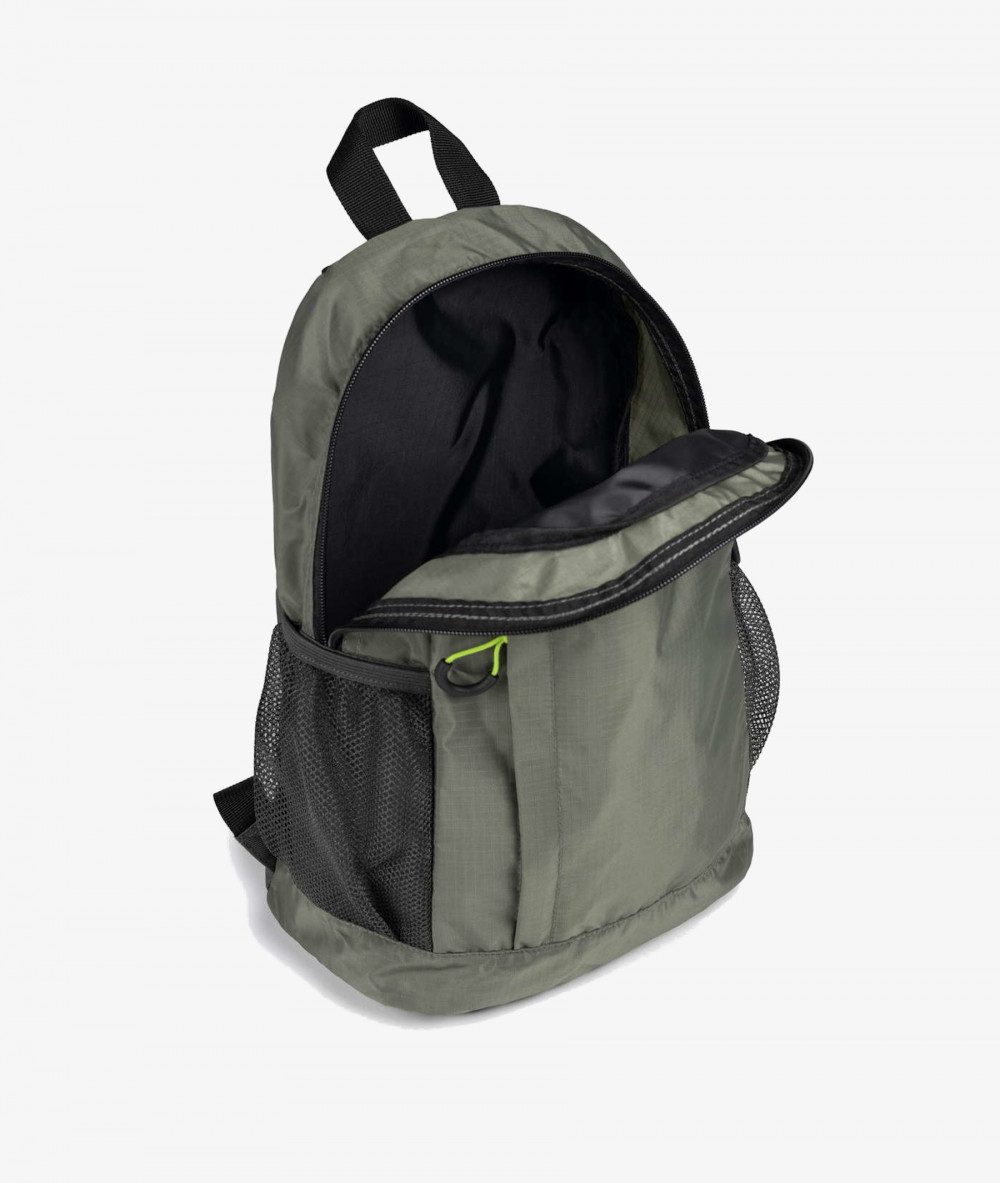 Bolso textil MUNICH BACKPACK SLIM SMALL en caki