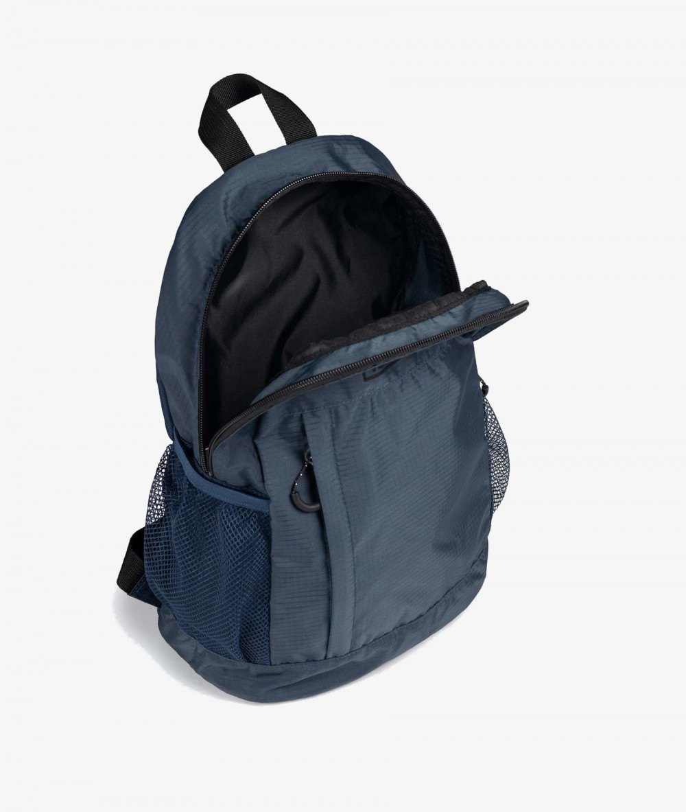 Bolso textil MUNICH BACKPACK SLIM SMALL en azul marino