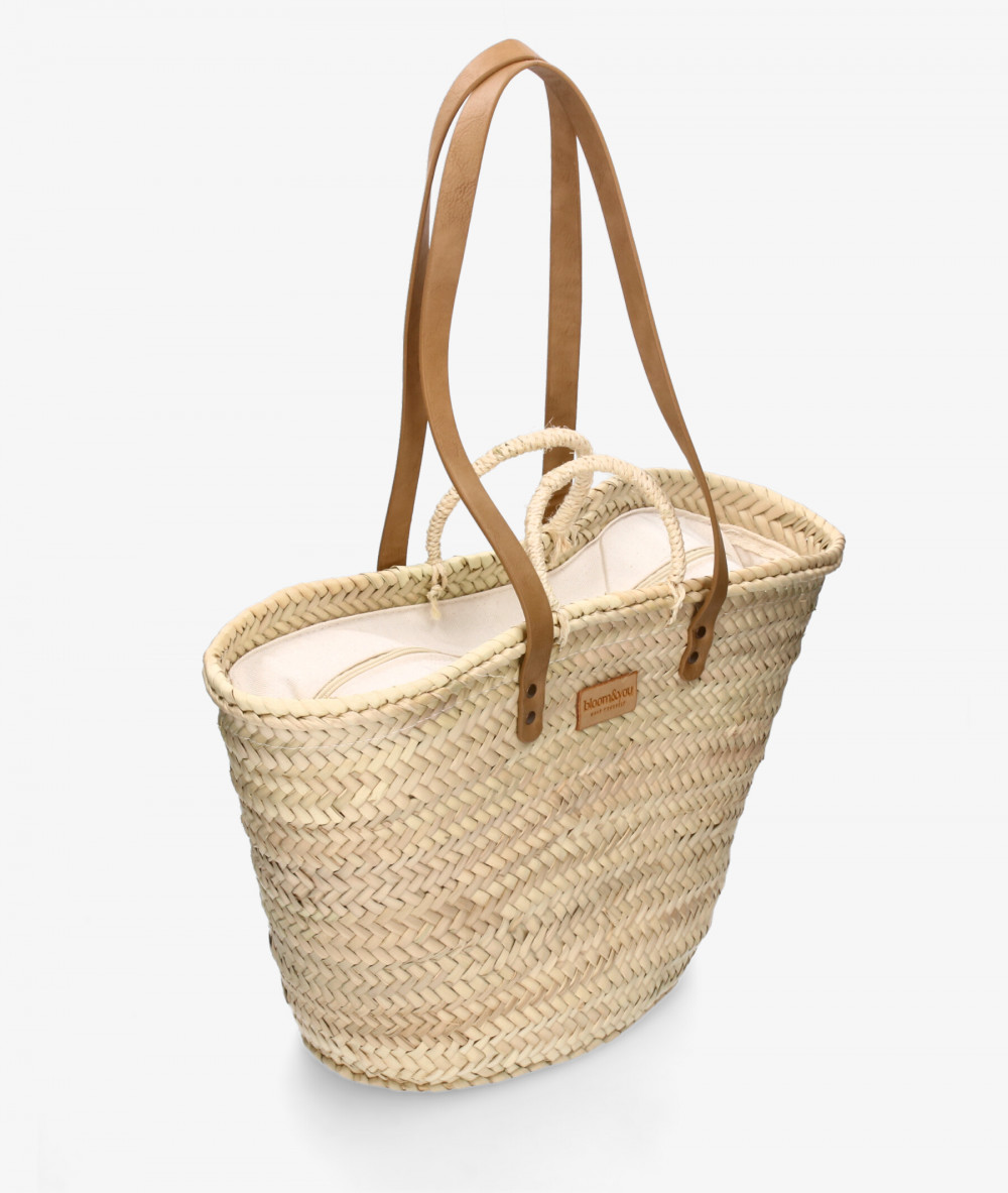 Elevate your look! Our Bag collection a combination of design, quality and comfort for your daily outfits