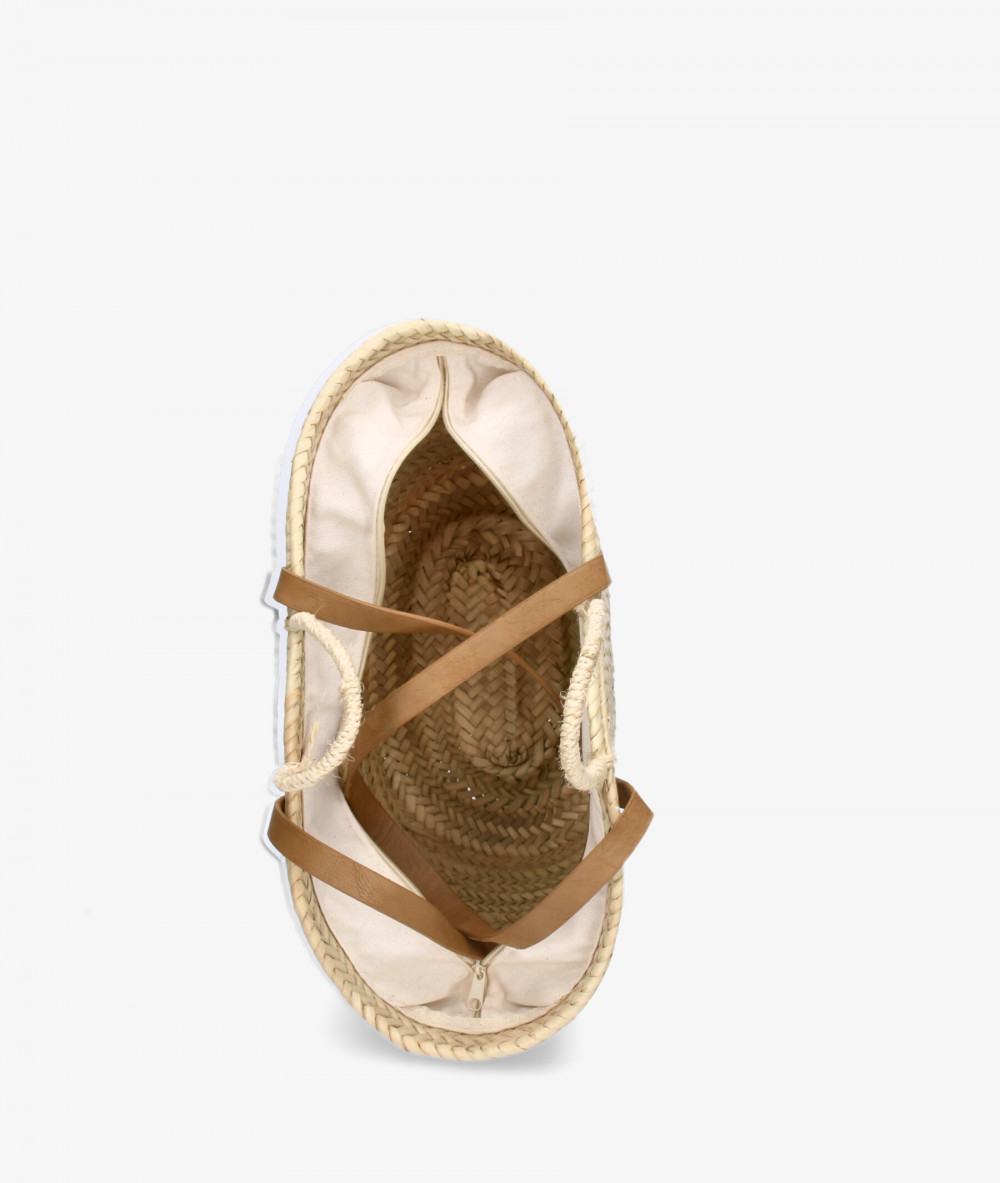 Elevate your look! Our Bag collection a combination of design, quality and comfort for your daily outfits