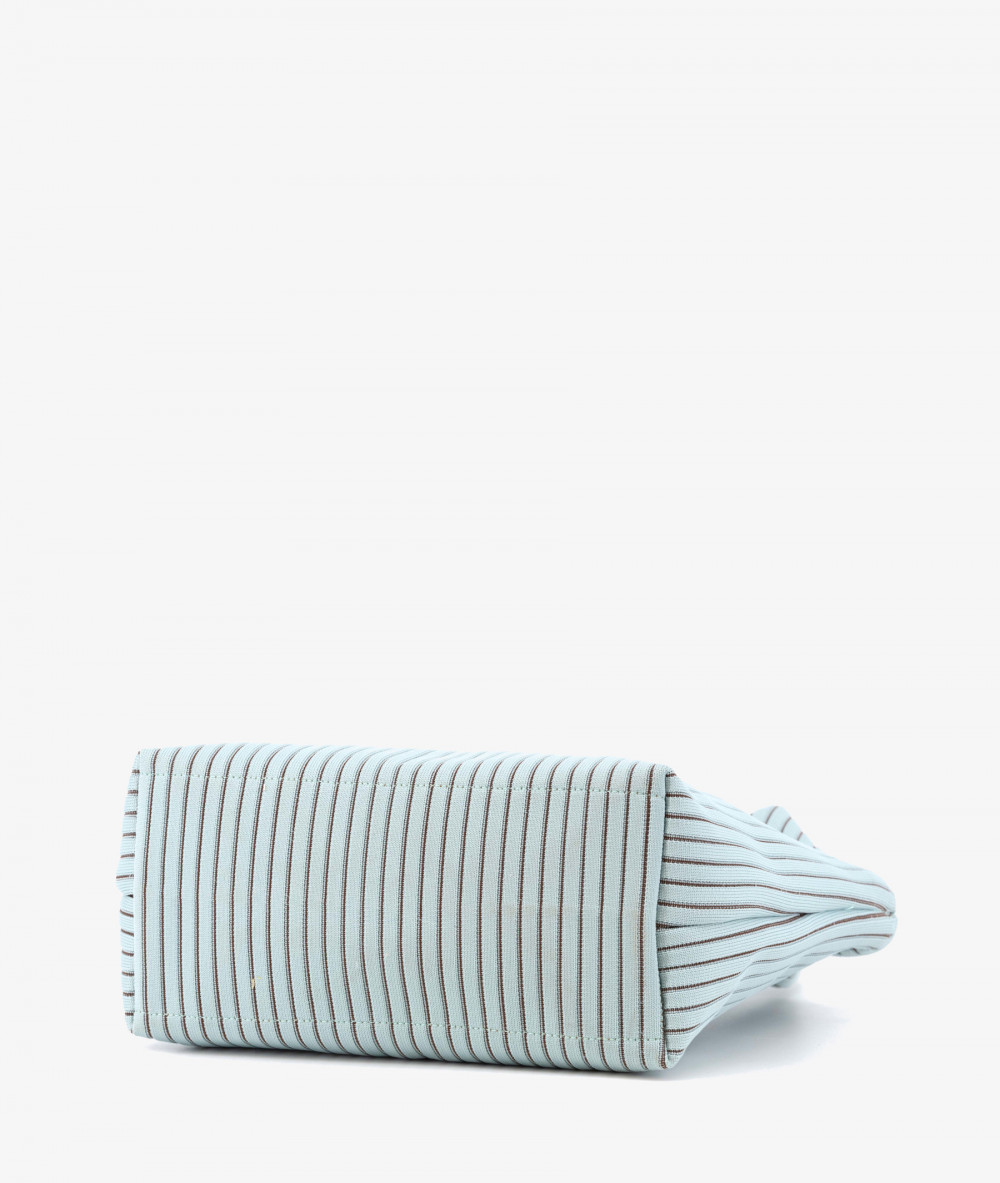 Elevate your look! Our Bag collection a combination of design, quality and comfort for your daily outfits