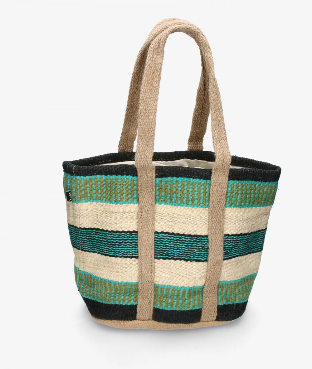 Elevate your look! Our Bag collection a combination of design, quality and comfort for your daily outfits