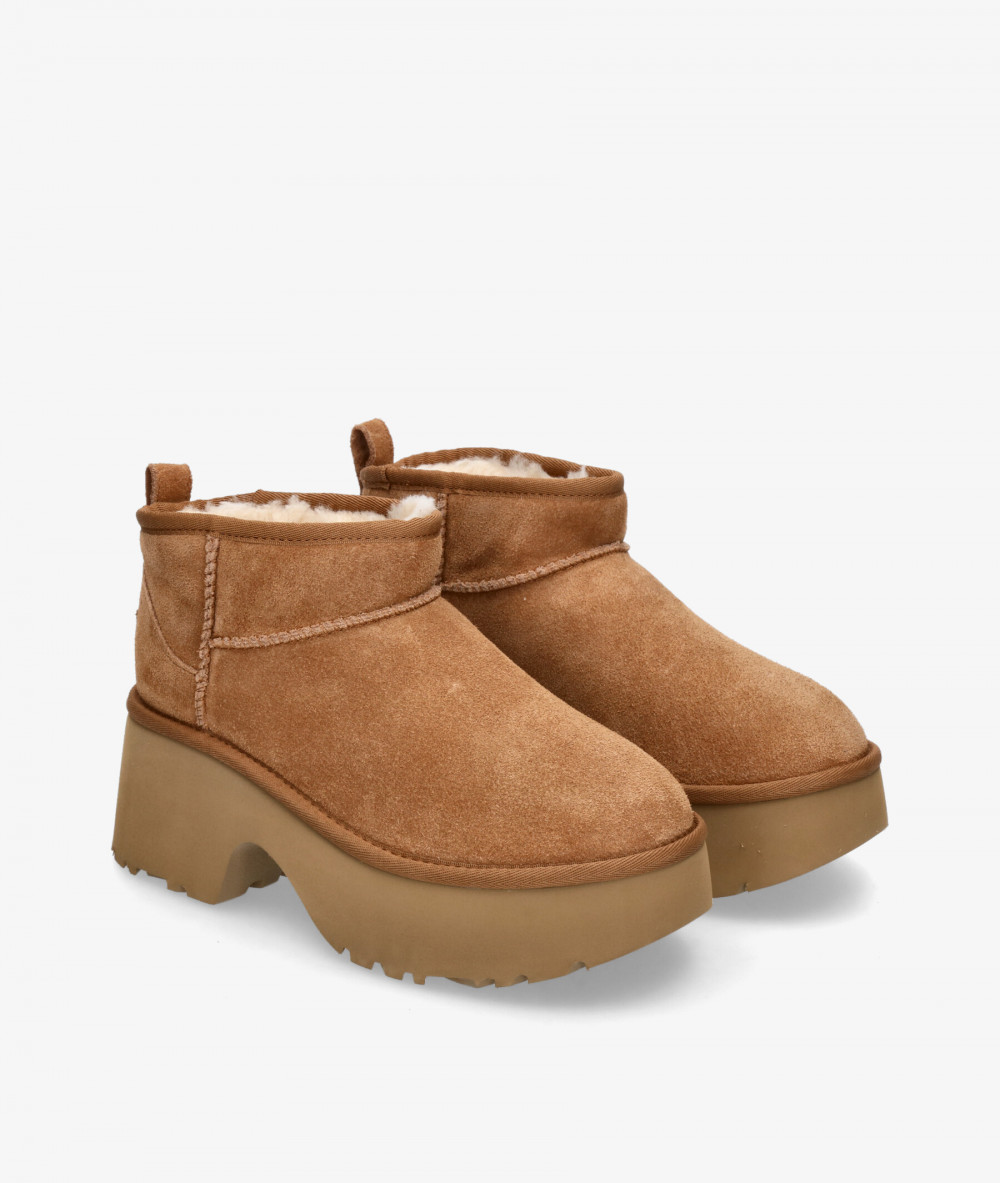 Botines UGG CLASSIC ULTRA MINI NEW HIGHTS en cuero