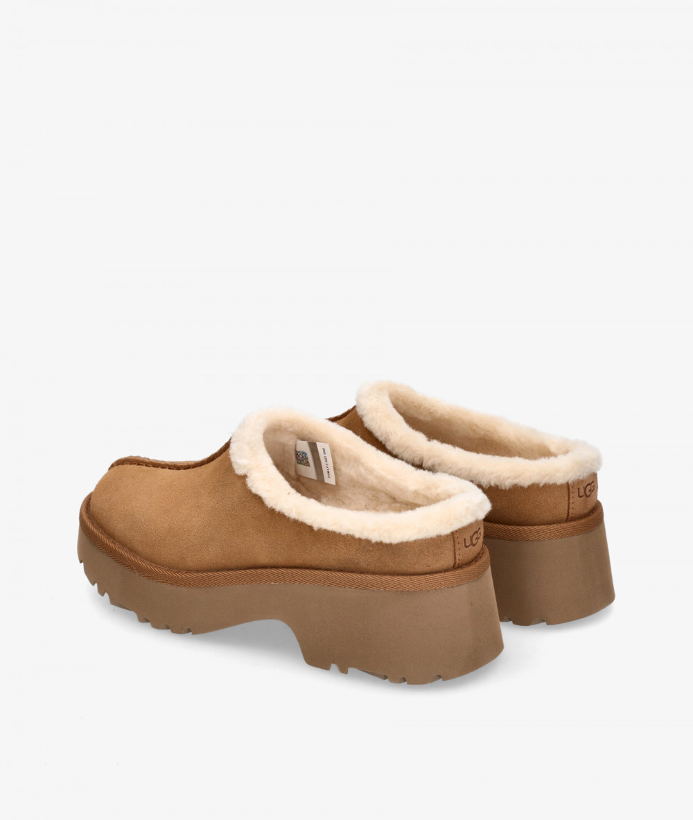 Zuecos UGG NEW HIGHTS COZZY CLOG en cuero Zuecos UGG NEW HIGHTS COZZY CLOG en cuero