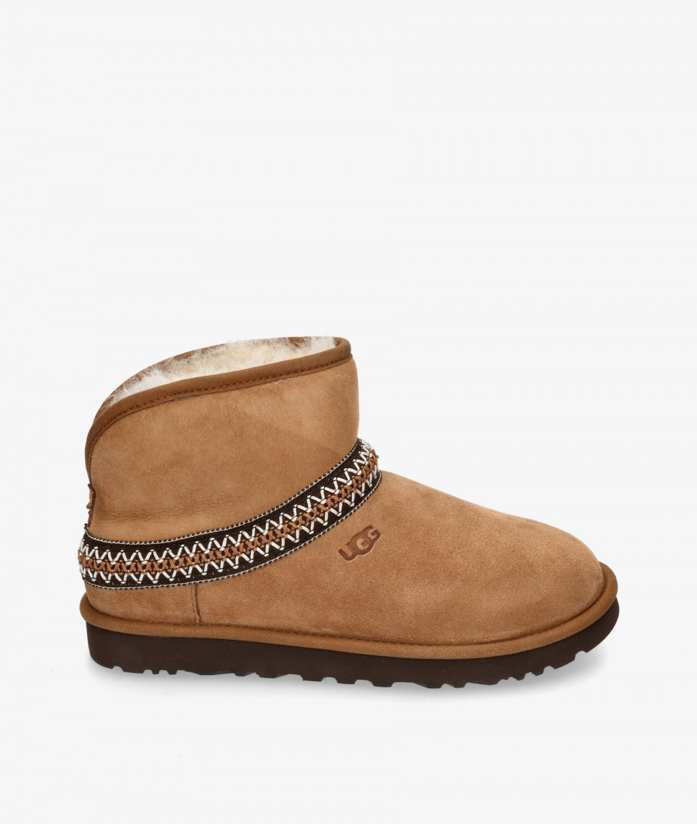 Botines UGG CLASSIC MINI CRESCENT en cuero
