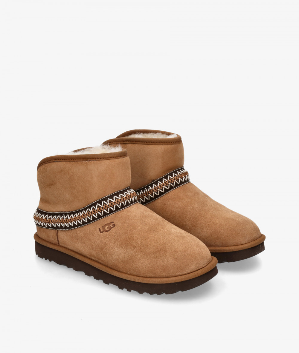 Botines UGG CLASSIC MINI CRESCENT en cuero