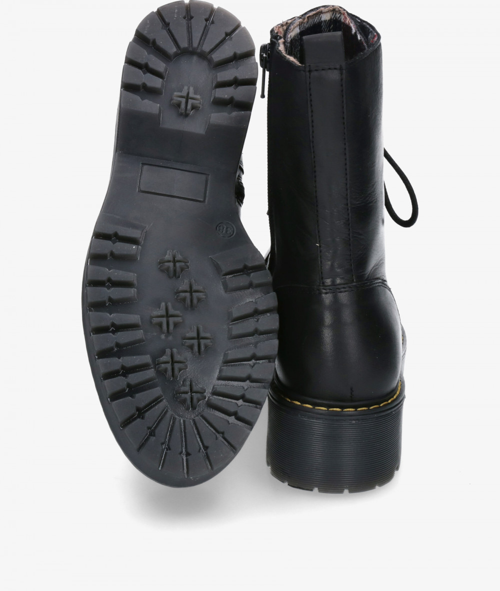 Botines Traveris  B2139A en negro Botines Traveris  B2139A en negro
