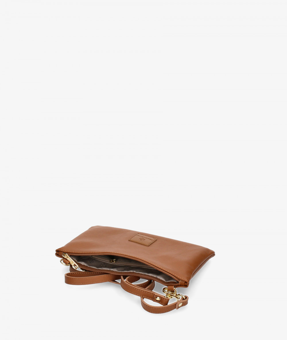 Elevate your look! Our Clutch bag collection a combination of design, quality and comfort for your daily outfits