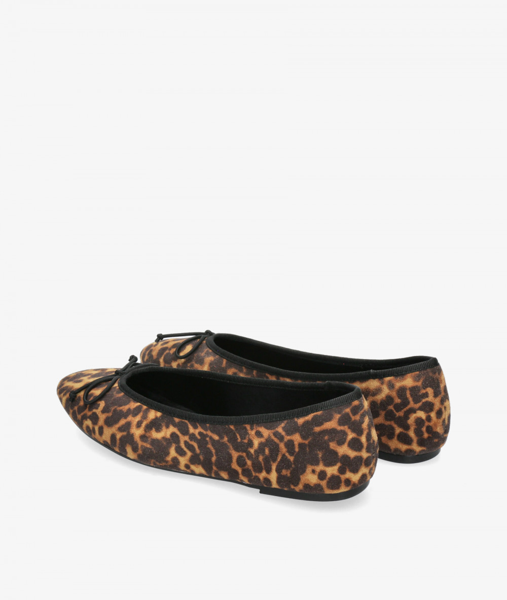 Bailarinas CORINA M4579 en leopardo  Bailarinas CORINA M4579 en leopardo