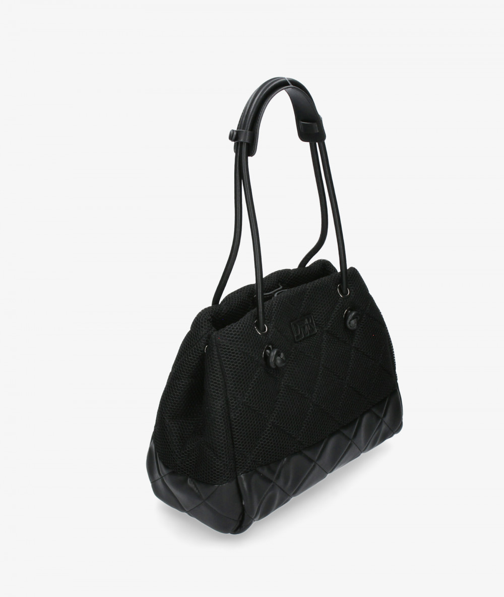 Elevate your look! Our BOLSO de COLGAR collection a combination of design, quality and comfort for your daily outfits