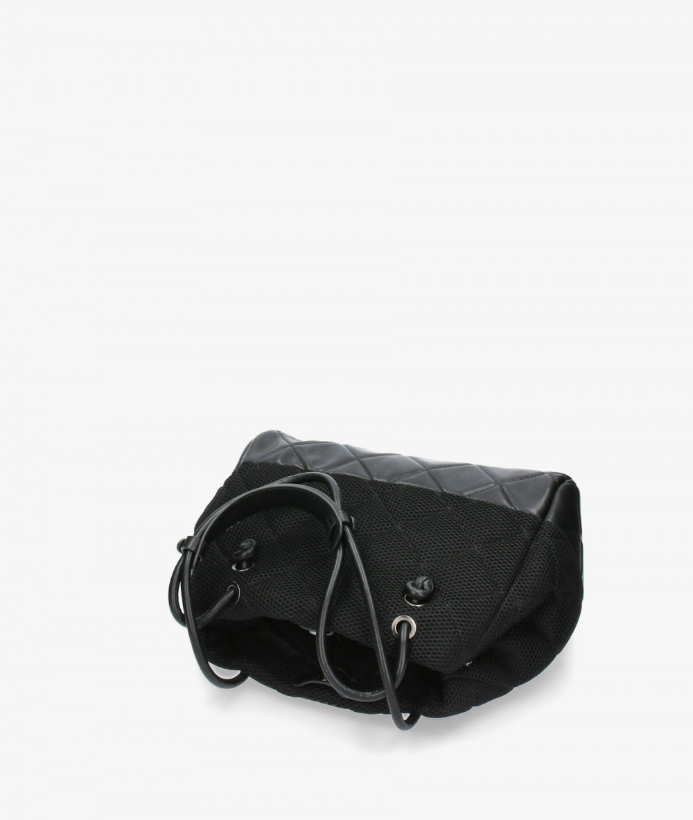 Elevate your look! Our BOLSO de COLGAR collection a combination of design, quality and comfort for your daily outfits