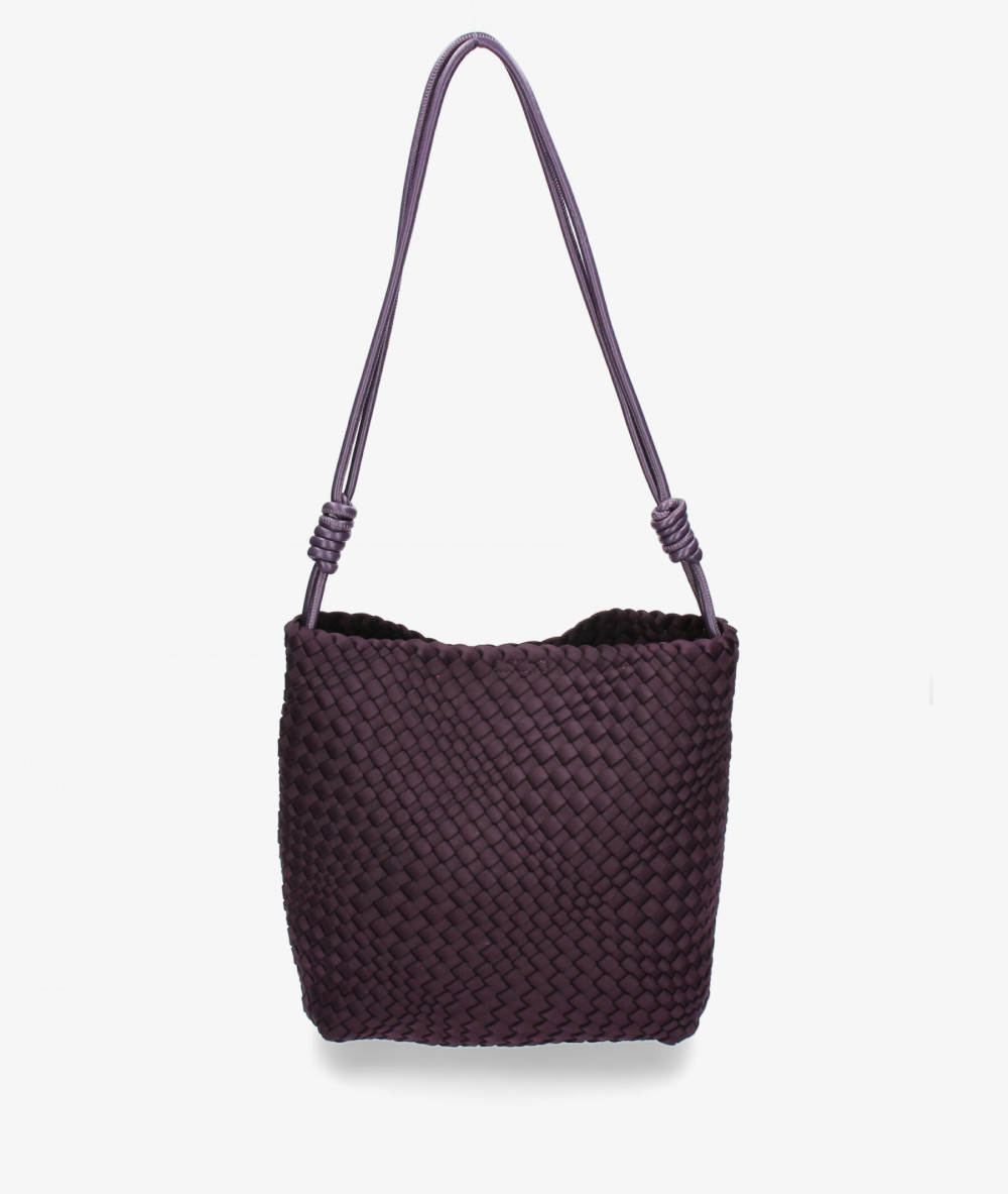 Elevate your look! Our BOLSO de COLGAR collection a combination of design, quality and comfort for your daily outfits