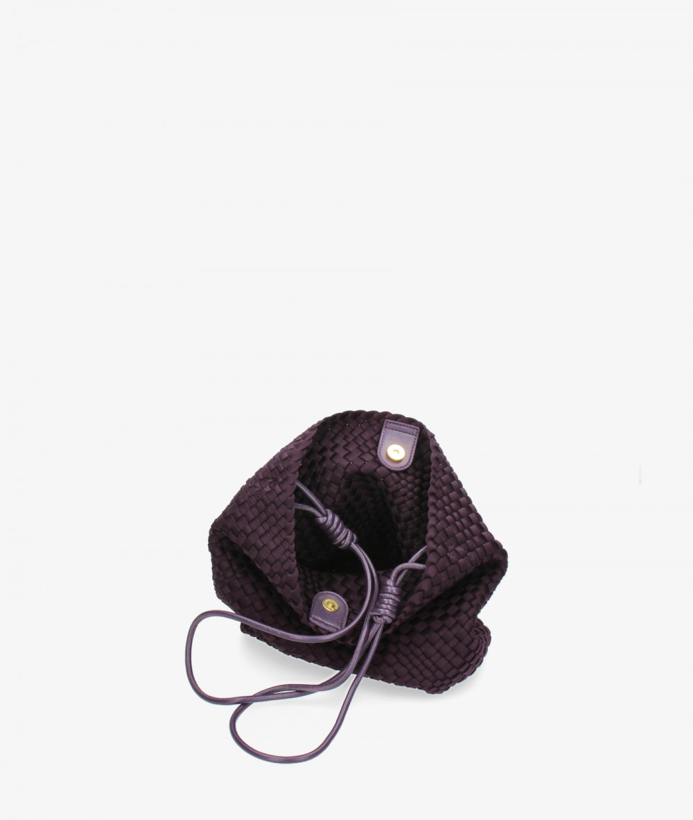Elevate your look! Our BOLSO de COLGAR collection a combination of design, quality and comfort for your daily outfits
