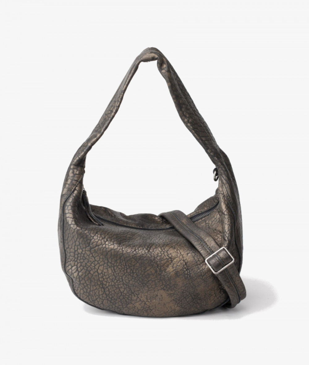 Elevate your look! Our BOLSO de COLGAR collection a combination of design, quality and comfort for your daily outfits