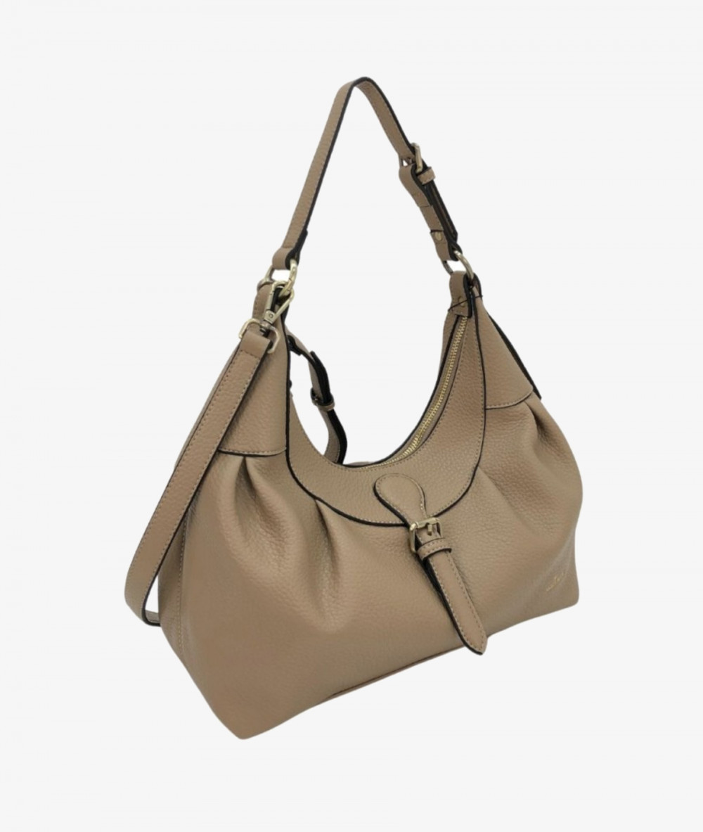 Elevate your look! Our BOLSO de COLGAR collection a combination of design, quality and comfort for your daily outfits