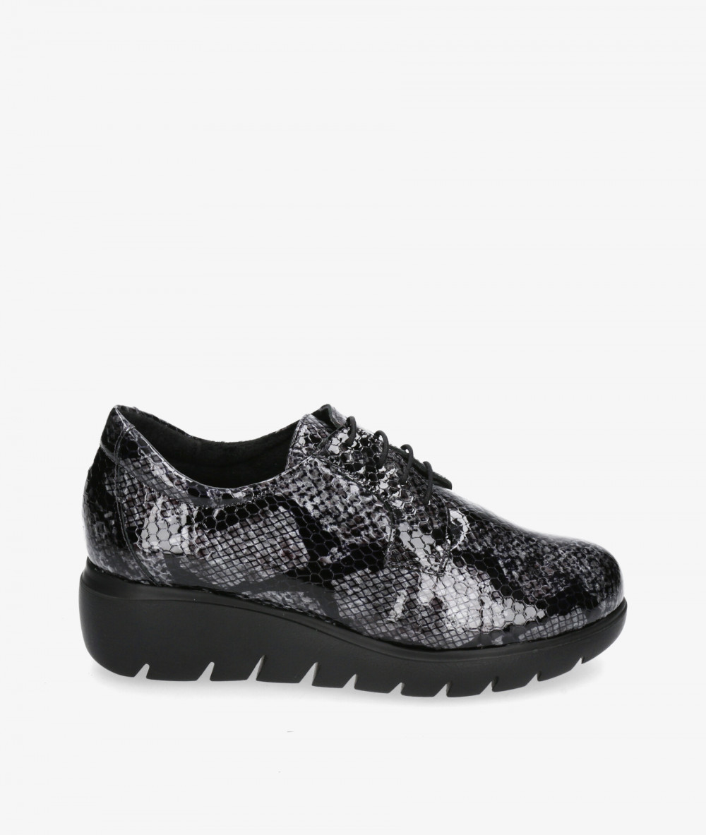 Zapatos confort DOCTOR CUTILLAS 89546 en charol negro Zapatos confort DOCTOR CUTILLAS 89546 en charol negro